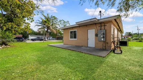 1124 NW 100th Terrace Miami FL 33150
