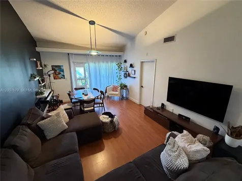 Pembroke Pines FL 33025