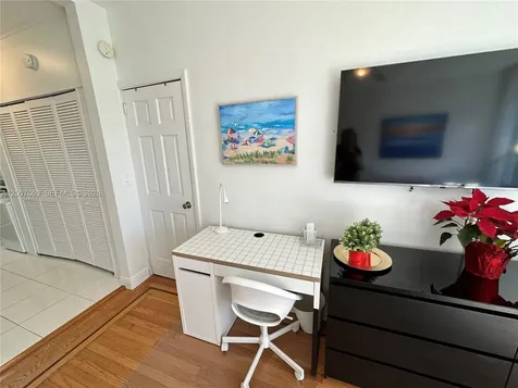 1007 Meridian Avenue Miami Beach FL 33139
