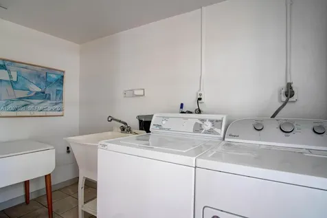 1900 Alamanda Naples FL 34102