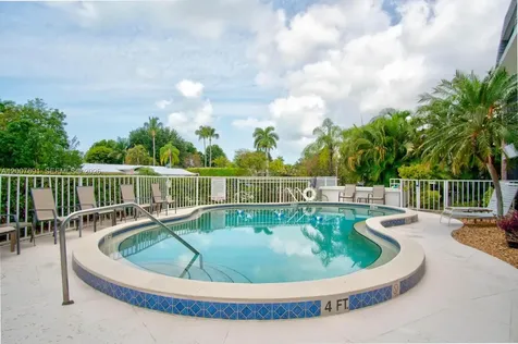 1900 Alamanda Naples FL 34102
