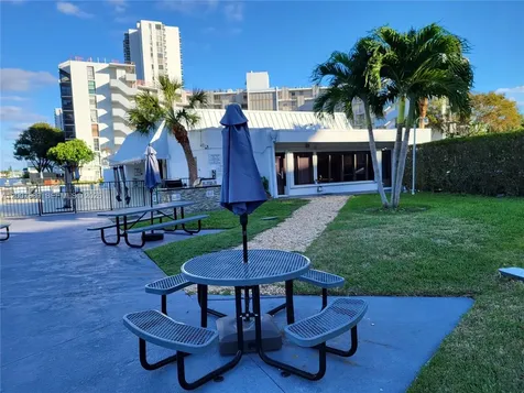 3475 N Country Club Drive Aventura FL 33180