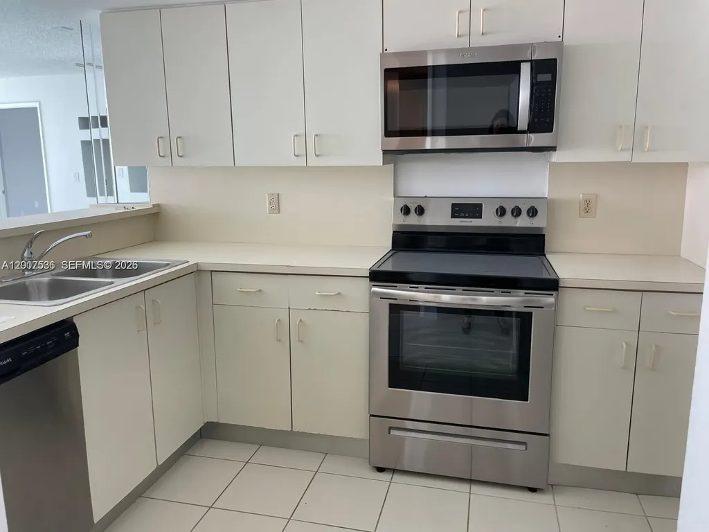 5880 Collins Avenue Miami Beach FL 33140
