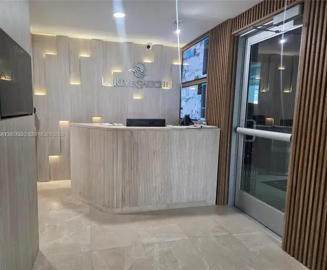 5880 Collins Avenue Miami Beach FL 33140
