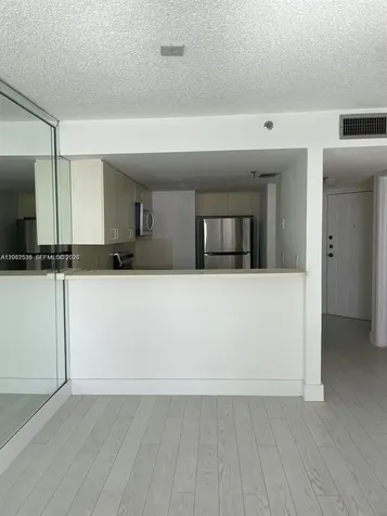 5880 Collins Avenue Miami Beach FL 33140
