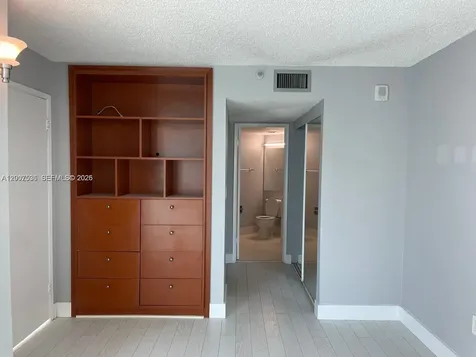 5880 Collins Avenue Miami Beach FL 33140
