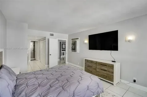 3725 S Ocean Drive Hollywood FL 33019