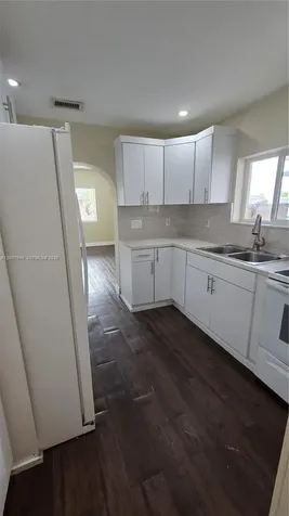 4795 E 8th Court Hialeah FL 33013
