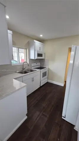 4795 E 8th Court Hialeah FL 33013