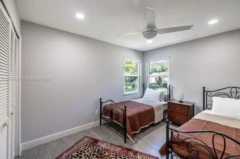 9330 Seagrape Drive Vero Beach FL 32963