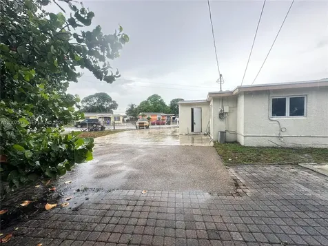 2348 NW 15th Street Fort Lauderdale FL 33311