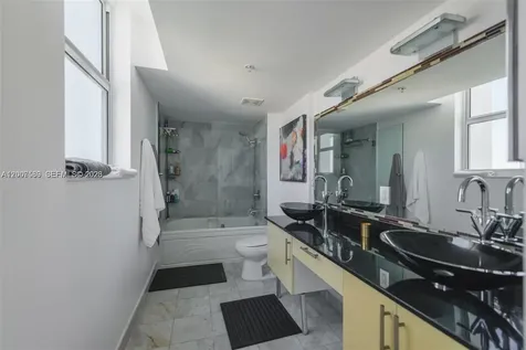 31 SE 5th Street Miami FL 33131