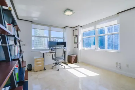 31 SE 5th Street Miami FL 33131
