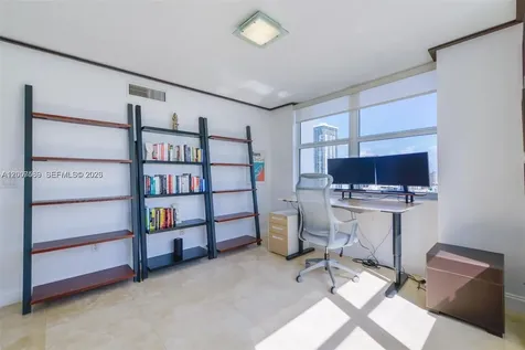 31 SE 5th Street Miami FL 33131