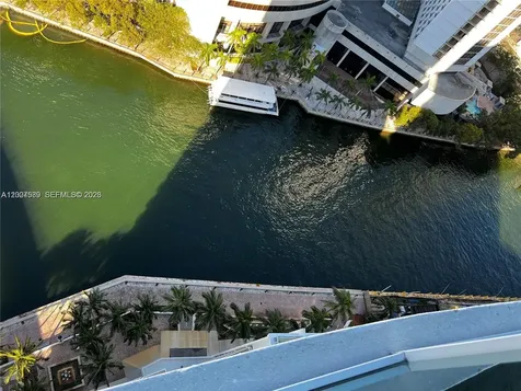 31 SE 5th Street Miami FL 33131