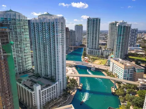 31 SE 5th Street Miami FL 33131
