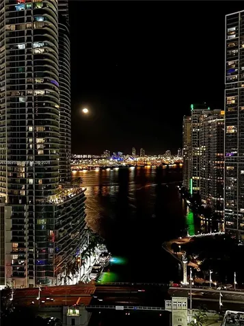 31 SE 5th Street Miami FL 33131