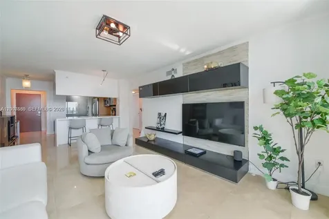 31 SE 5th Street Miami FL 33131