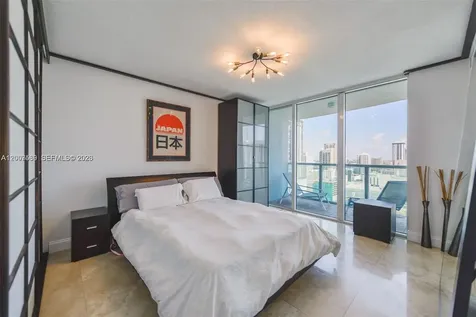 31 SE 5th Street Miami FL 33131