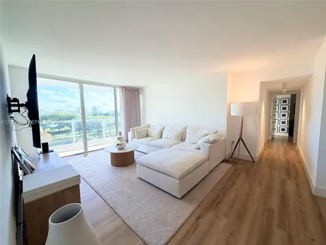 3701 N Country Club Drive Aventura FL 33180