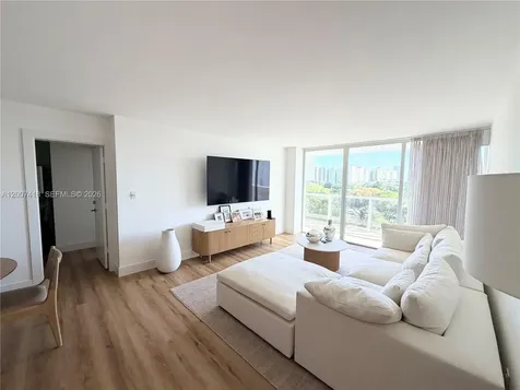 3701 N Country Club Drive Aventura FL 33180