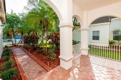 801 Tanglewood Circle Weston FL 33327
