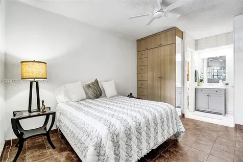 455 Paradise Isle Boulevard Hallandale Beach FL 33009