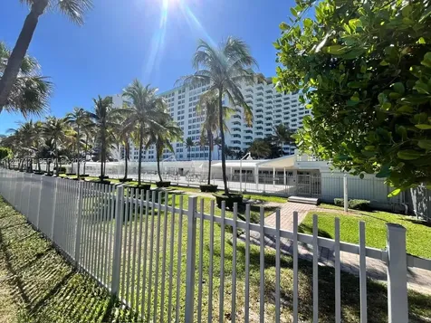 2899 Collins Avenue Miami Beach FL 33140