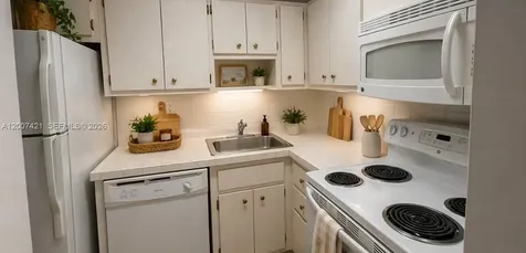 2899 Collins Avenue Miami Beach FL 33140