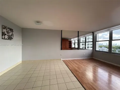2899 Collins Avenue Miami Beach FL 33140