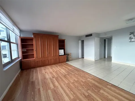 2899 Collins Avenue Miami Beach FL 33140