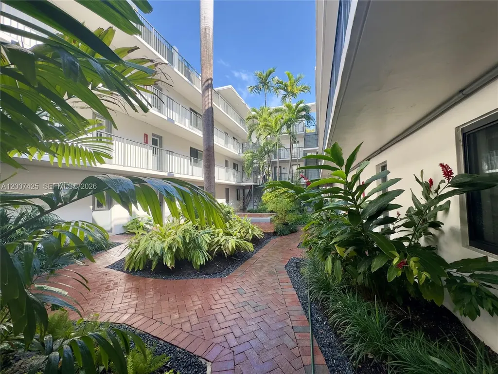 3242 Mary Street Miami FL 33133