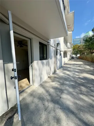 3242 Mary Street Miami FL 33133