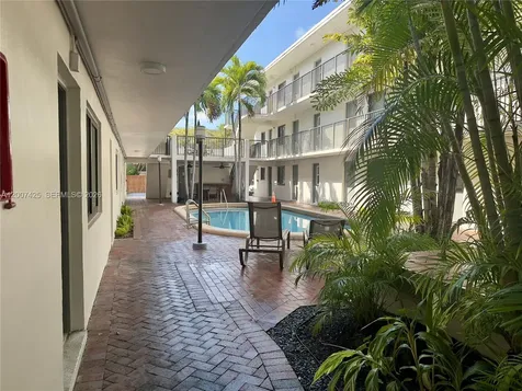 3242 Mary Street Miami FL 33133