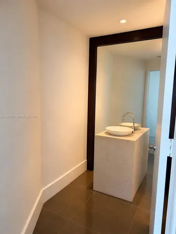 300 S Pointe Drive Miami Beach FL 33139