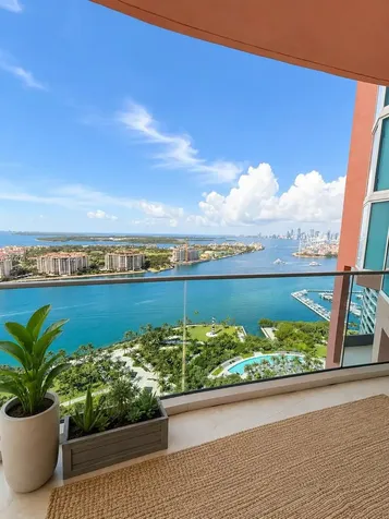 300 S Pointe Drive Miami Beach FL 33139