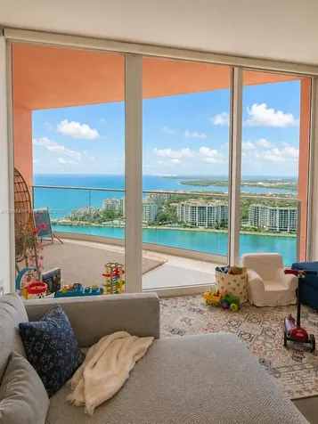 300 S Pointe Drive Miami Beach FL 33139