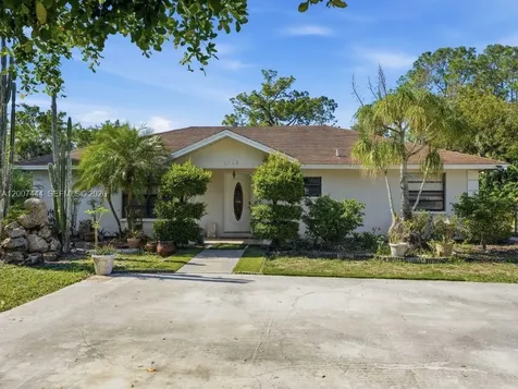 1110 22nd Avenue NE Naples FL 34120