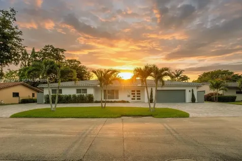 19150 S Saint Andrews Drive Hialeah FL 33015