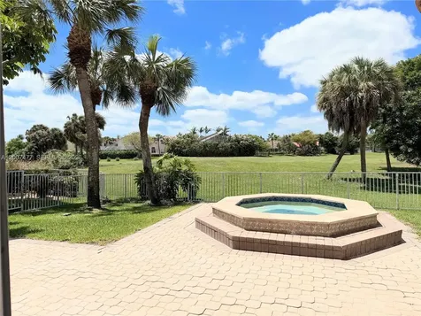 1510 W Lacosta Drive W Pembroke Pines FL 33027