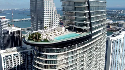 300 Biscayne Blvd Way Miami FL 33131