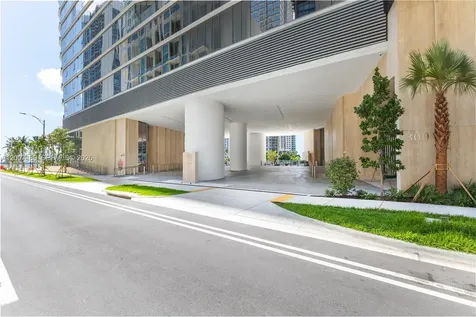 300 Biscayne Blvd Way Miami FL 33131