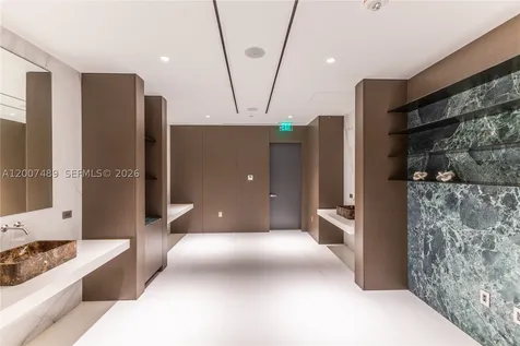 300 Biscayne Blvd Way Miami FL 33131