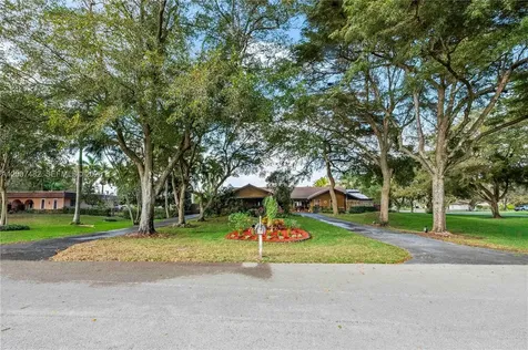 10651 SW 27th Street Davie FL 33328
