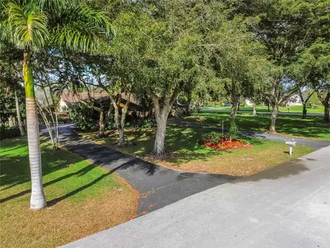 10651 SW 27th Street Davie FL 33328