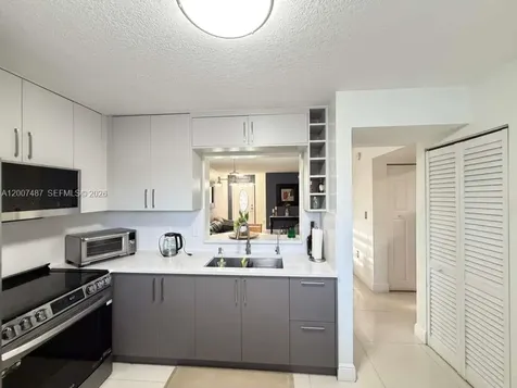 7265 NW 173rd Drive Hialeah FL 33015
