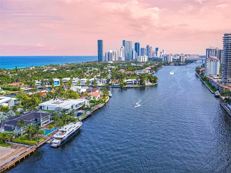 20505 E Country Club Drive Aventura FL 33180