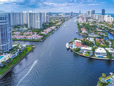 20505 E Country Club Drive Aventura FL 33180