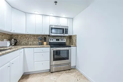 20505 E Country Club Drive Aventura FL 33180