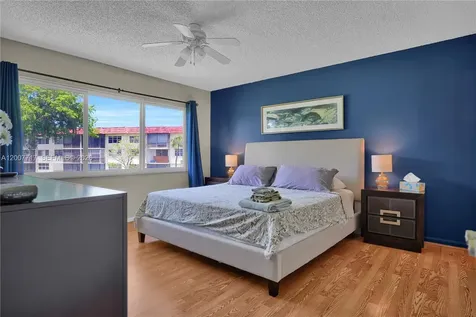 8941 S Hollybrook Boulevard Pembroke Pines FL 33025
